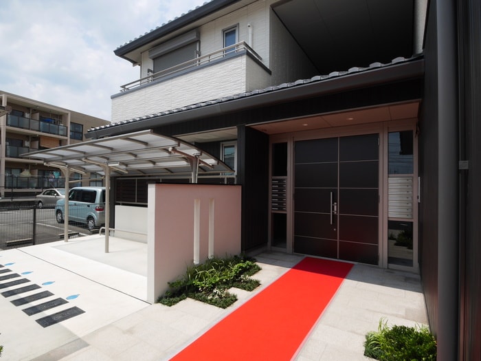 物件外観写真3　(エントランス部分)