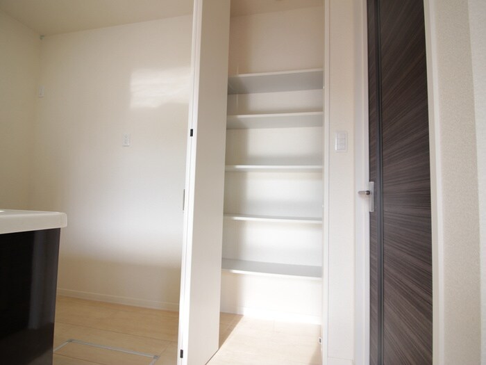 物件内観写真17　(収納)