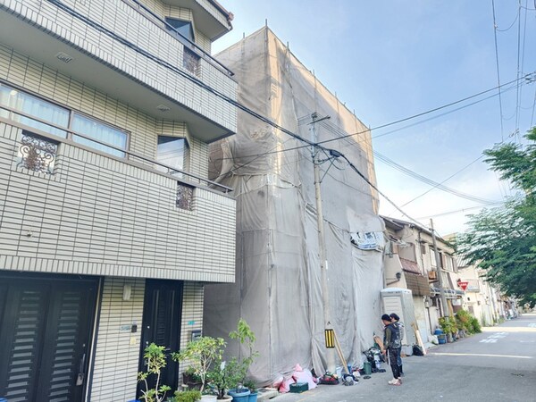 建築中