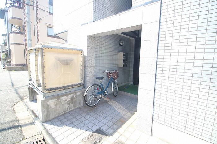 物件外観写真4　(エントランス部分)