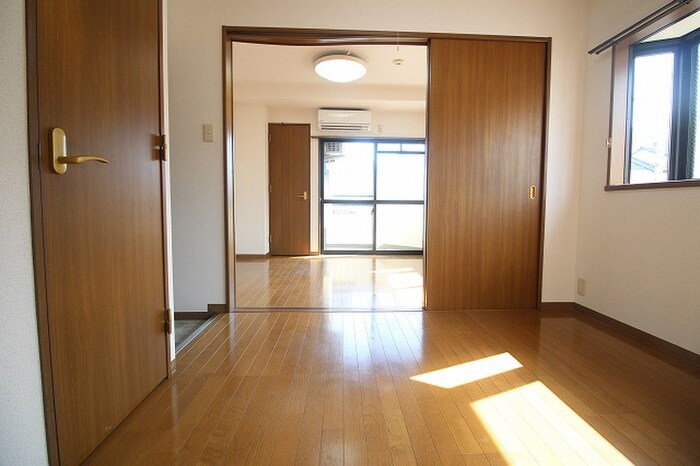 物件内観写真10　(居室)