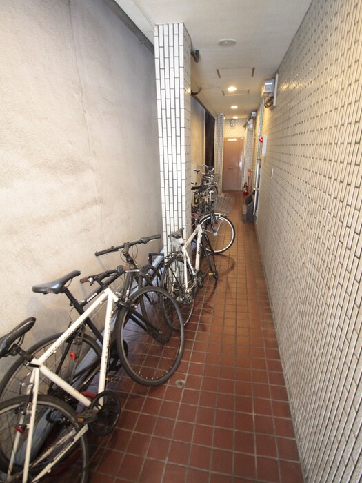 物件外観写真4　(駐輪場)