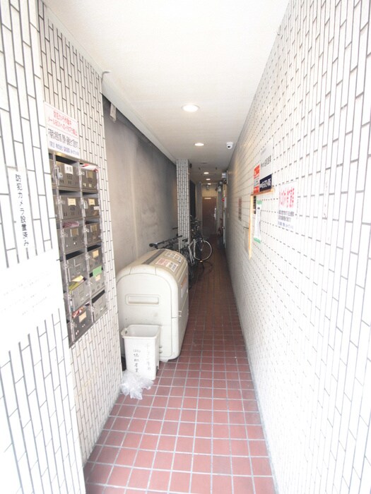 物件外観写真5　(エントランス部分)