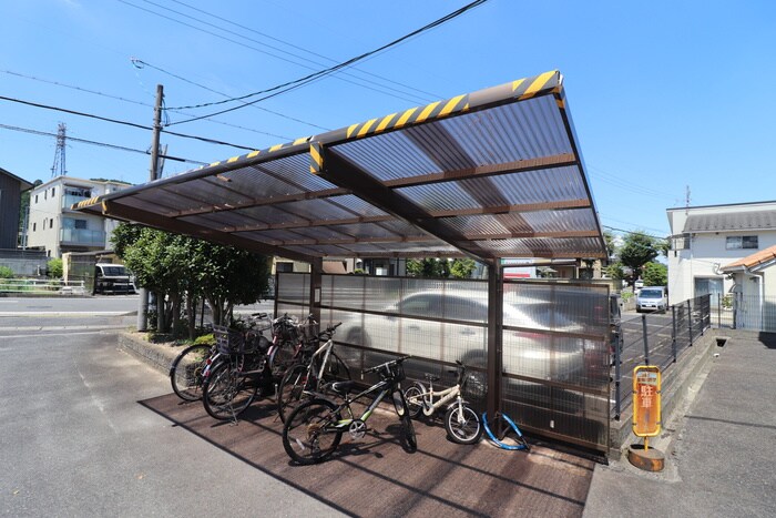 物件外観写真3　(駐輪場)