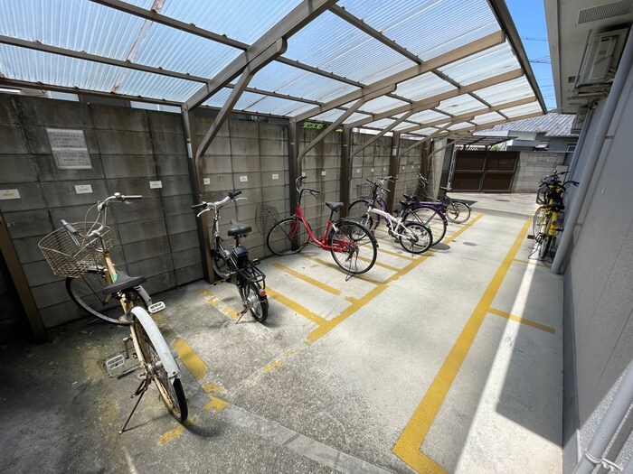 物件外観写真3　(駐輪場)