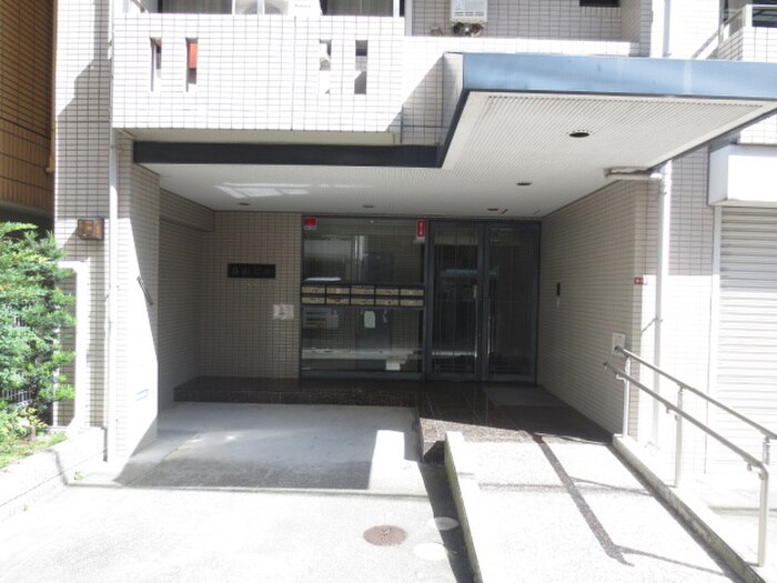 物件外観写真3　(エントランス部分)