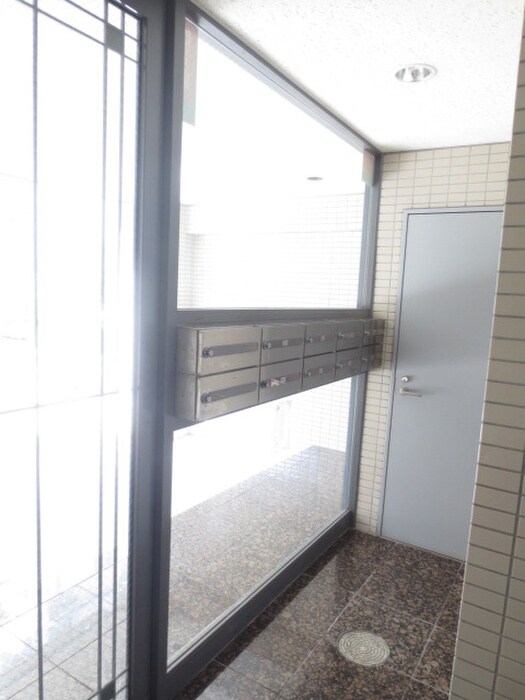 物件外観写真5　(エントランス部分)