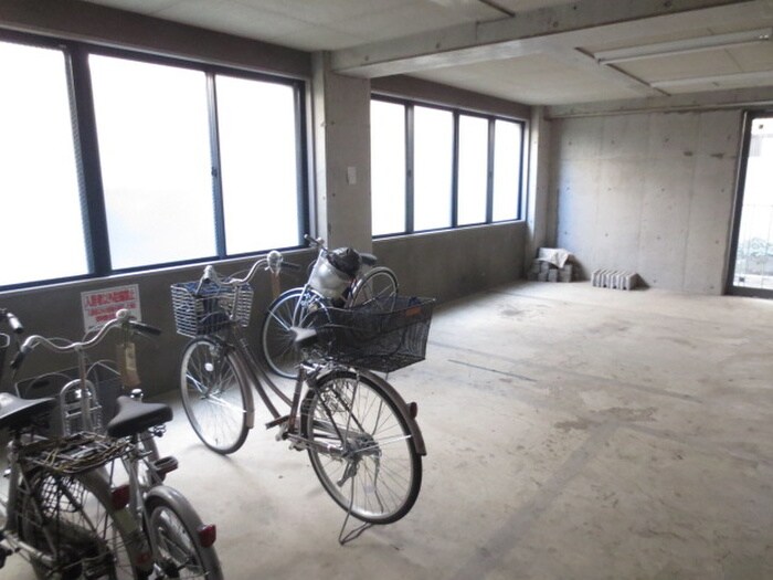 物件外観写真6　(駐輪場)