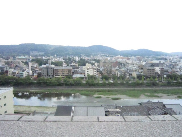 物件内観写真7　(室内からの展望)