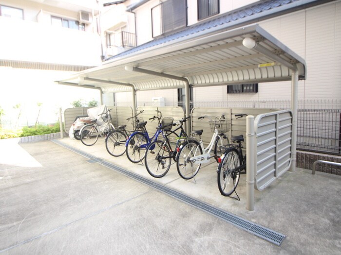物件外観写真4　(駐輪場)