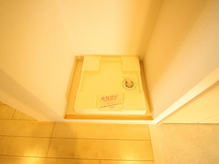 物件内観写真14　(洗濯機置場)