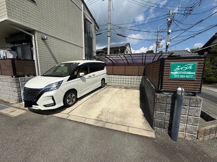 物件外観写真4　(駐車場)
