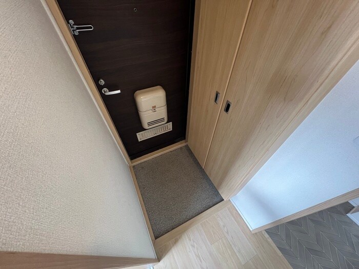 物件内観写真11　(玄関)