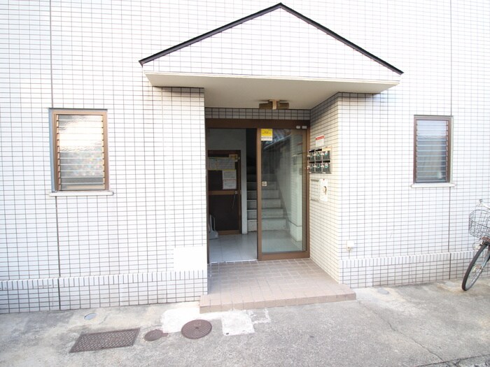 物件外観写真2　(エントランス部分)