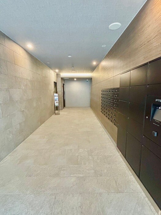 物件外観写真4　(エントランス部分)