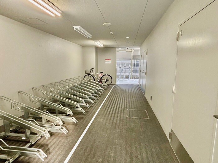 物件外観写真6　(駐輪場)