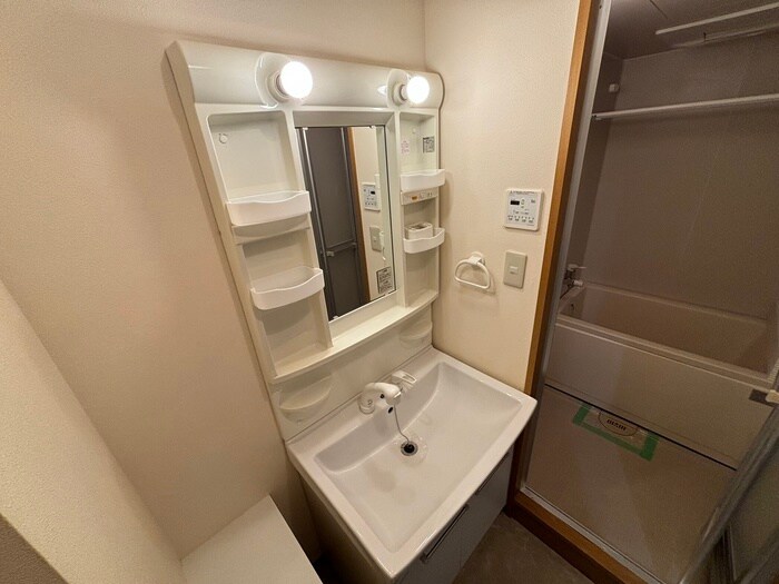 物件内観写真8　(洗面)