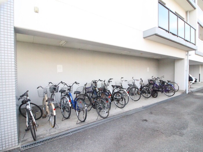 物件外観写真3　(駐輪場)