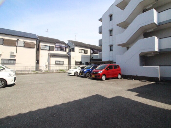 物件外観写真5　(駐車場)