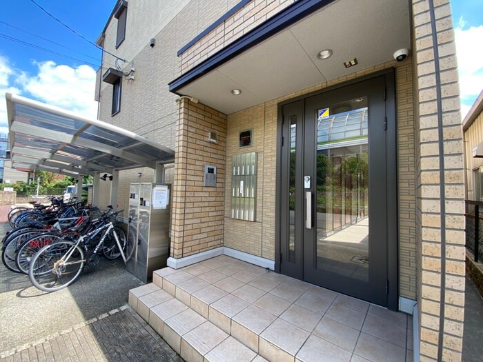 物件外観写真4　(エントランス部分)
