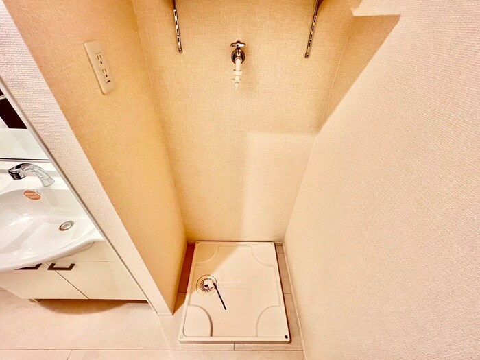 物件内観写真16　(洗濯機置場)