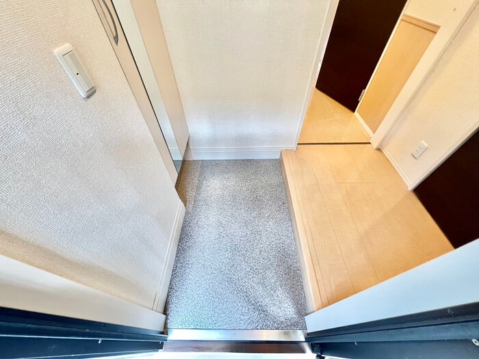 物件内観写真18　(玄関)