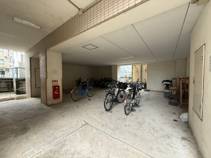 物件外観写真4　(駐輪場)