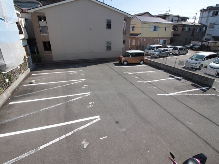 物件外観写真4　(駐車場)