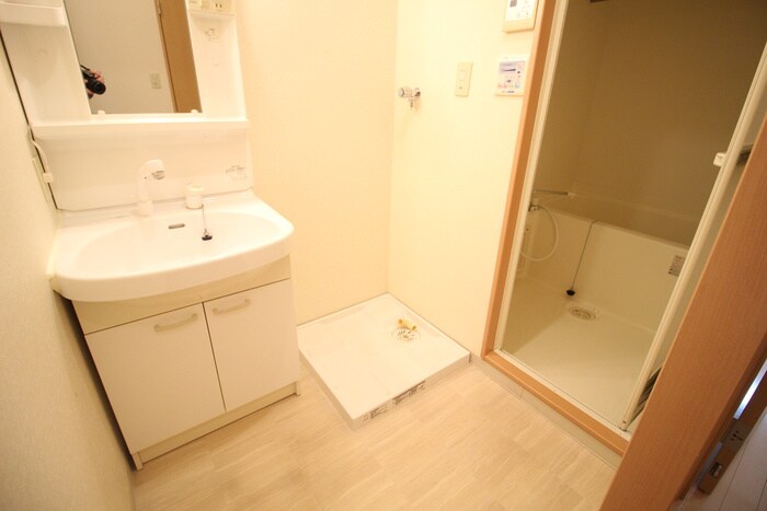 物件内観写真16　(洗濯機置場)