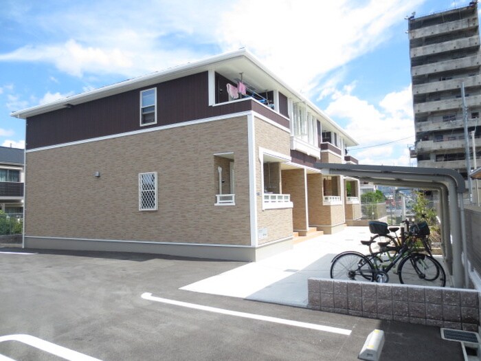 物件外観写真2　(駐車場)