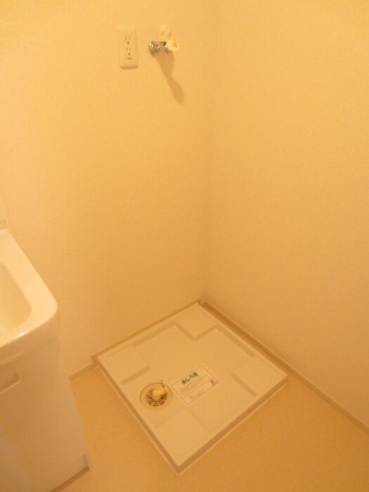 物件内観写真14　(洗濯機置場)