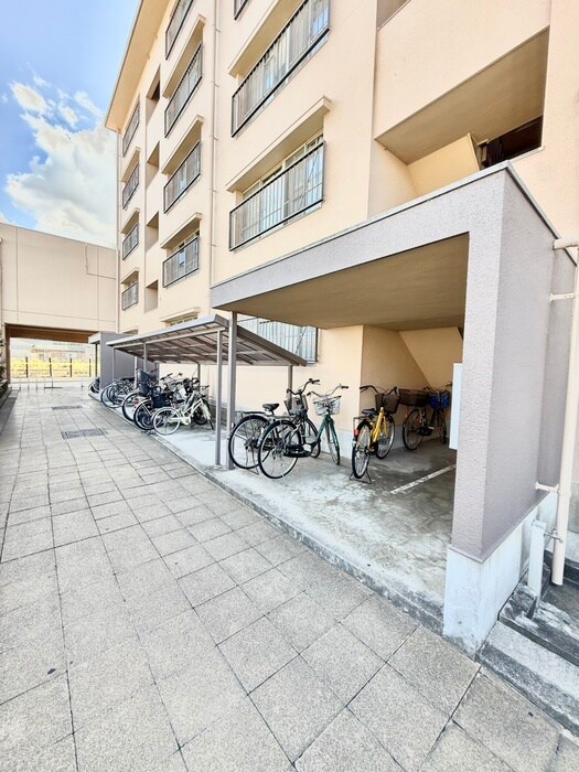 物件外観写真3　(駐輪場)