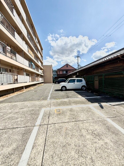 物件外観写真4　(駐車場)