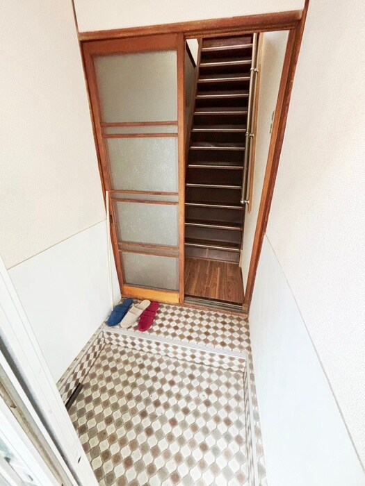 物件内観写真8　(玄関)