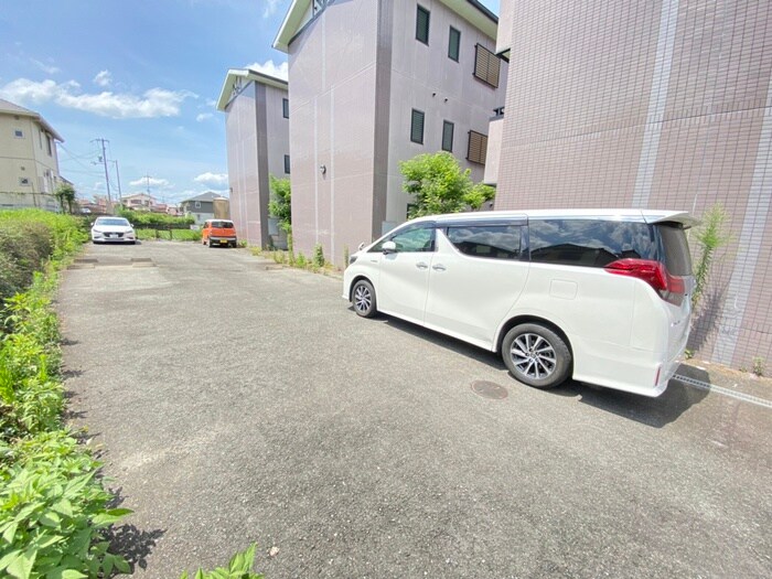 物件外観写真6　(駐車場)