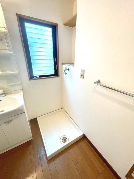 物件内観写真12　(洗濯機置場)