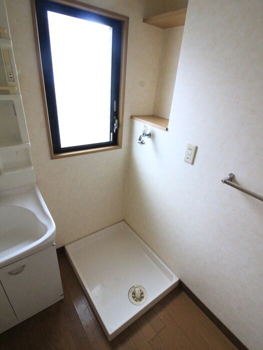 物件内観写真18　(洗濯機置場)