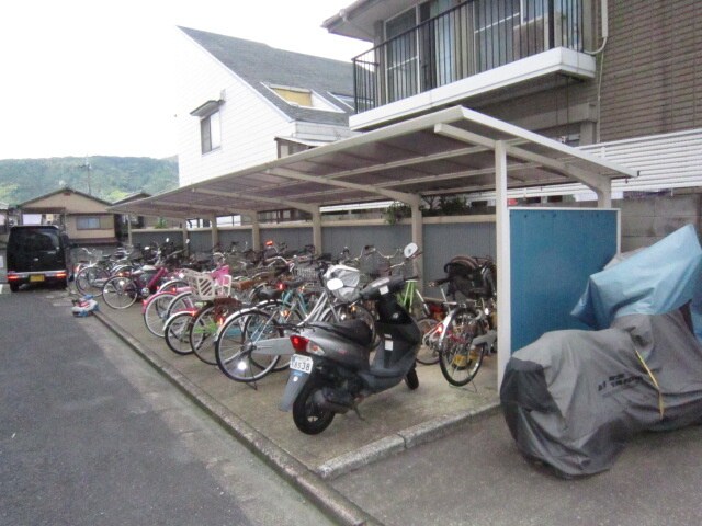 物件外観写真2　(駐輪場)