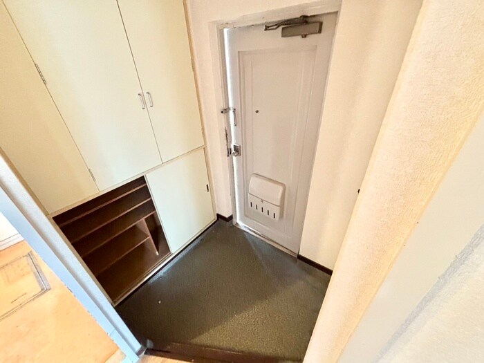 物件内観写真12　(玄関)