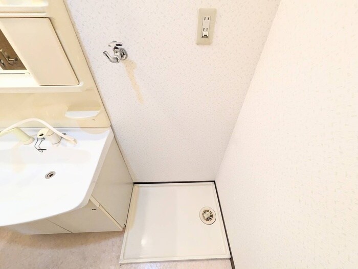 物件内観写真17　(洗濯機置場)