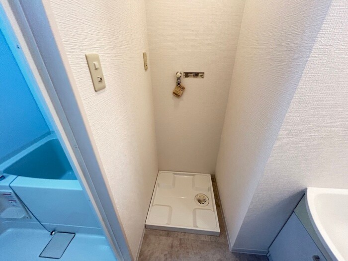 物件内観写真11　(洗濯機置場)