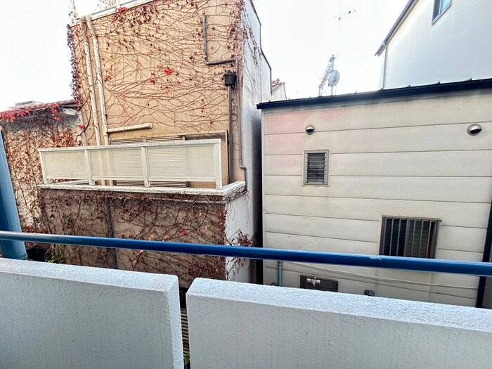 物件内観写真17　(室内からの展望)