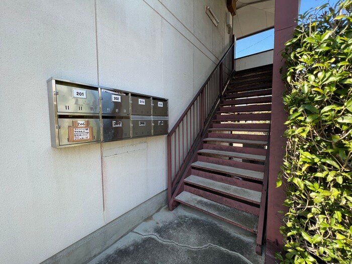 物件外観写真3　(エントランス部分)