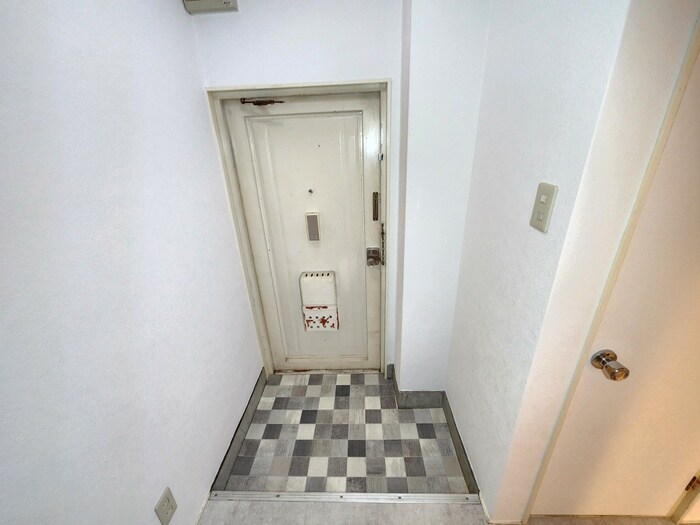 物件内観写真18　(玄関)