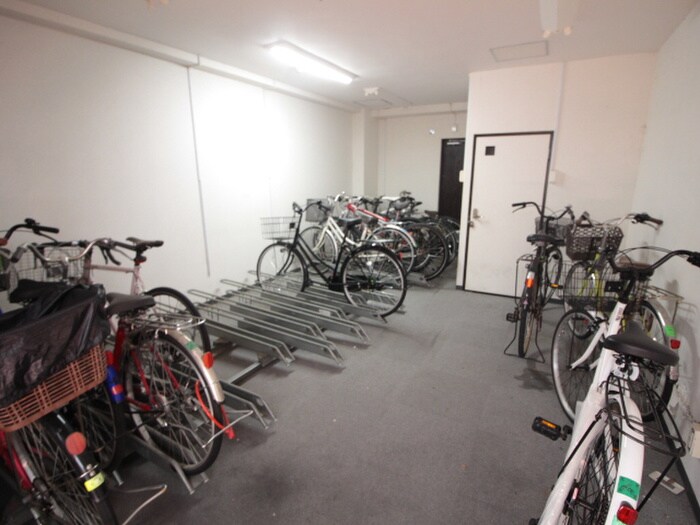 物件外観写真3　(駐輪場)