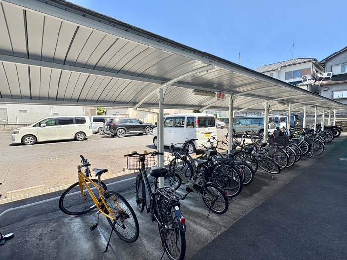 物件外観写真3　(駐輪場)