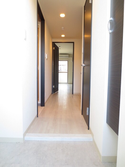 物件内観写真16　(玄関)