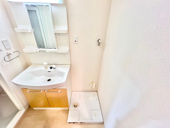 物件内観写真18　(洗濯機置場)