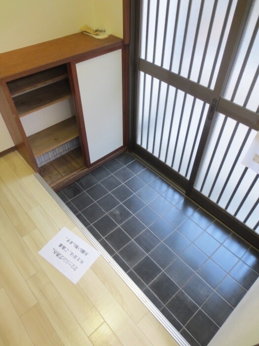 物件内観写真13　(玄関)