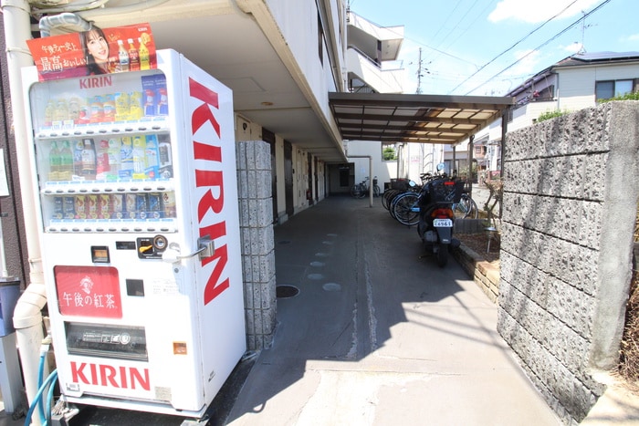 物件外観写真2　(エントランス部分)